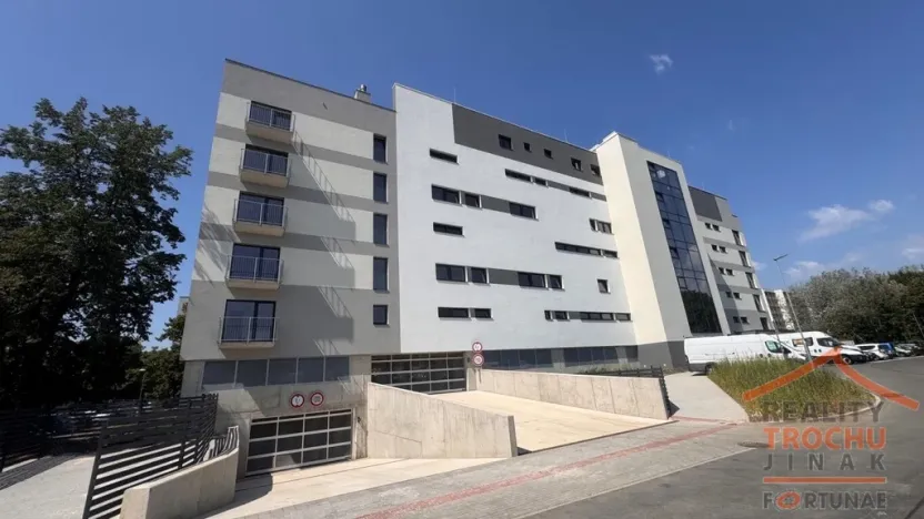 Pronájem bytu 1+kk, Hradec Králové, Pod Zámečkem, 28 m2