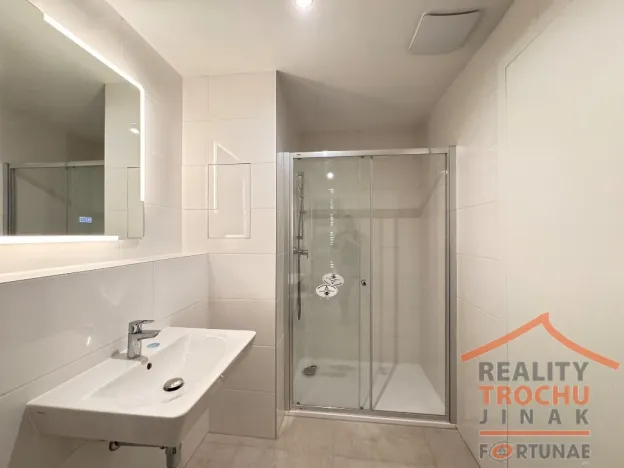 Pronájem bytu 1+kk, Hradec Králové, Pod Zámečkem, 28 m2