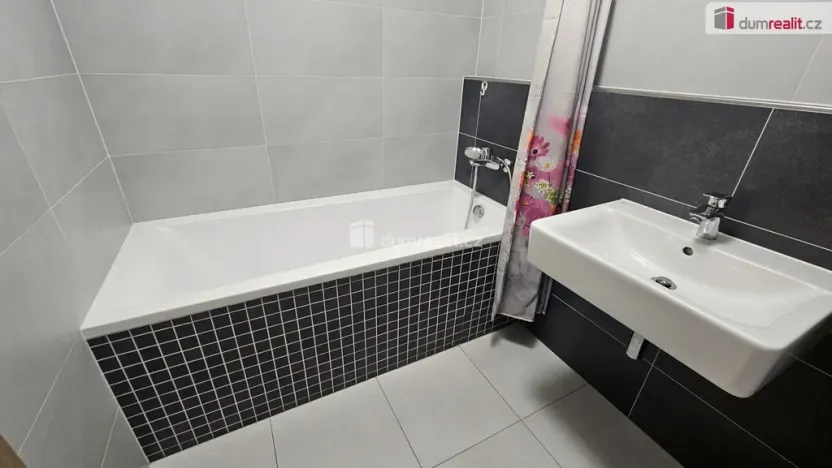 Pronájem bytu 3+kk, Praha - Hloubětín, Slévačská, 78 m2