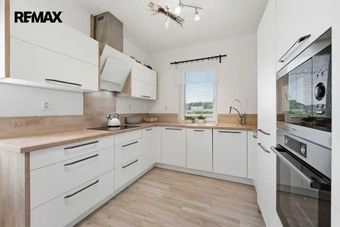 Prodej rodinného domu, Sezemice - Veská, 107 m2