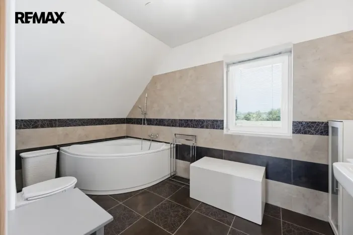Prodej rodinného domu, Sezemice - Veská, 107 m2