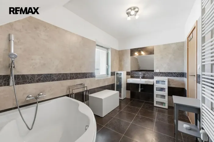 Prodej rodinného domu, Sezemice - Veská, 107 m2