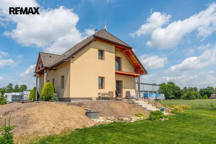 Prodej rodinného domu, Sezemice - Veská, 107 m2