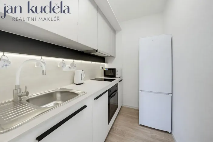 Pronájem bytu 2+kk, Brno, Bzenecká, 39 m2