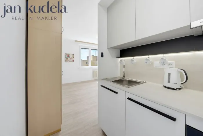 Pronájem bytu 2+kk, Brno, Bzenecká, 39 m2