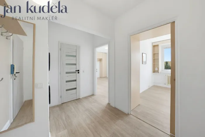 Pronájem bytu 2+kk, Brno, Bzenecká, 39 m2