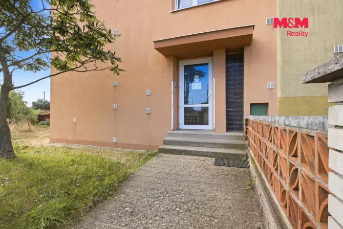 Prodej bytu 3+1, Kněževes, Štrosova, 55 m2