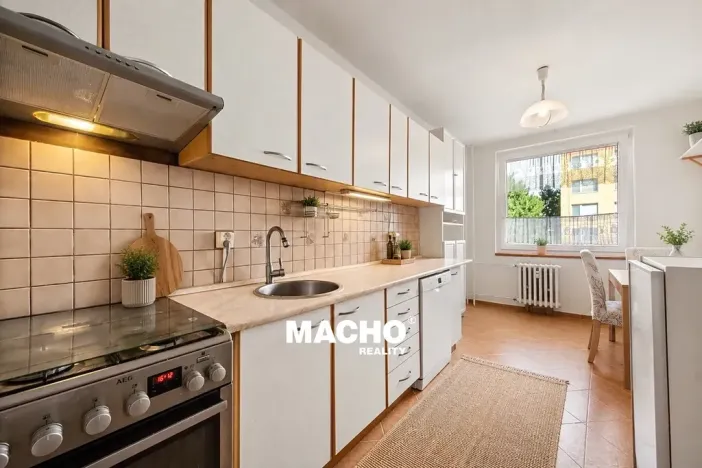 Prodej bytu 3+1, Praha - Modřany, Pirinská, 73 m2