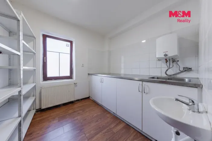 Prodej rodinného domu, Bečov nad Teplou, nám. 5. května, 351 m2