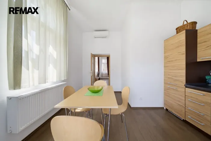 Prodej ubytování, Karlovy Vary, Zámecký vrch, 350 m2