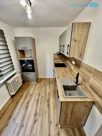 Pronájem bytu 2+1, Karlovy Vary, Lidická, 58 m2