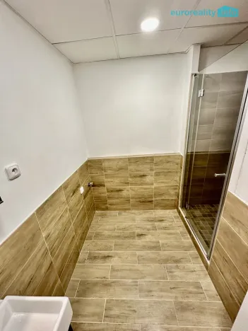 Pronájem bytu 2+1, Karlovy Vary, Lidická, 58 m2