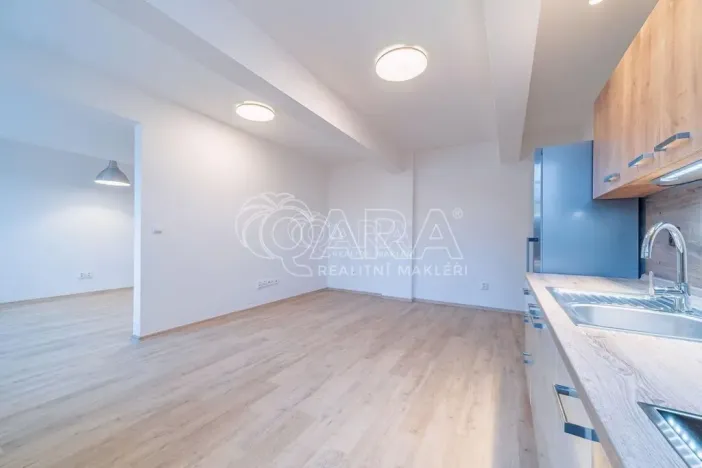 Pronájem bytu 2+kk, Dřevohryzy, 53 m2