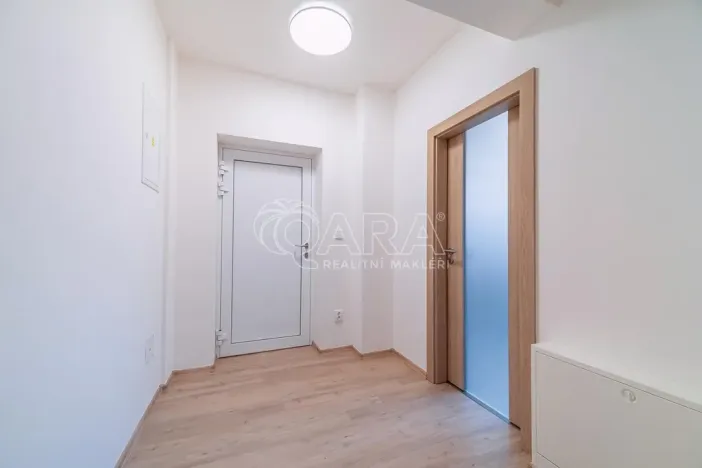Pronájem bytu 2+kk, Dřevohryzy, 53 m2