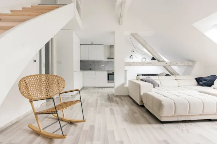Prodej bytu 3+kk, Pardubice - Zelené Předměstí, náměstí Čs. legií, 101 m2