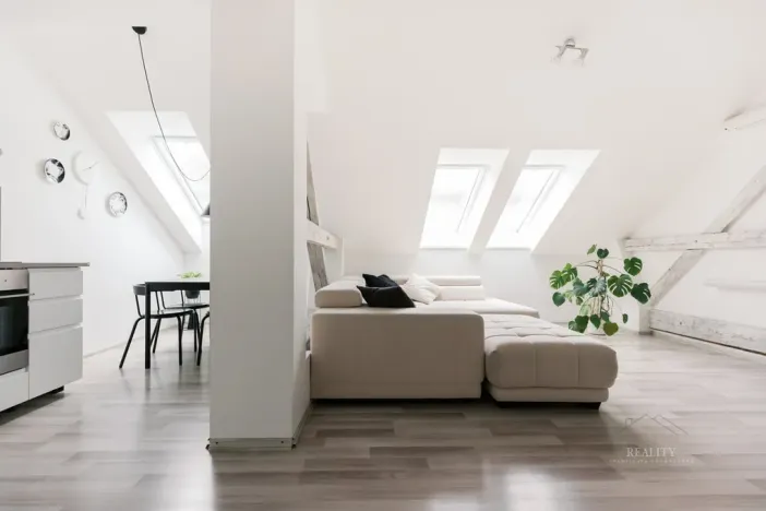 Prodej bytu 3+kk, Pardubice - Zelené Předměstí, náměstí Čs. legií, 101 m2
