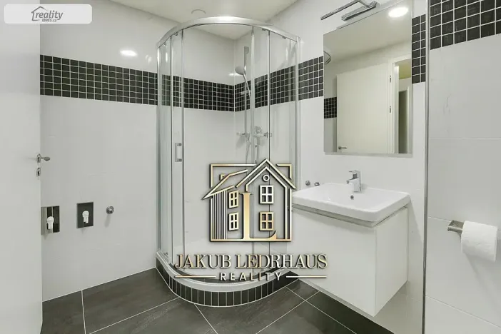 Pronájem bytu 1+kk, Praha - Hloubětín, U Tesly, 32 m2