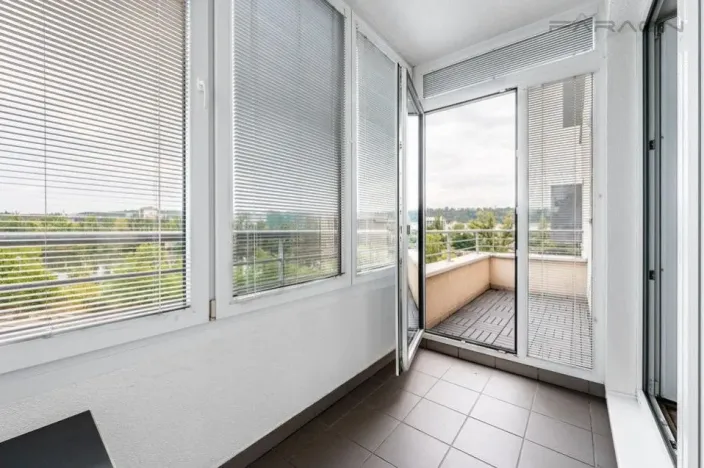 Pronájem bytu 1+kk, Praha - Holešovice, V háji, 31 m2