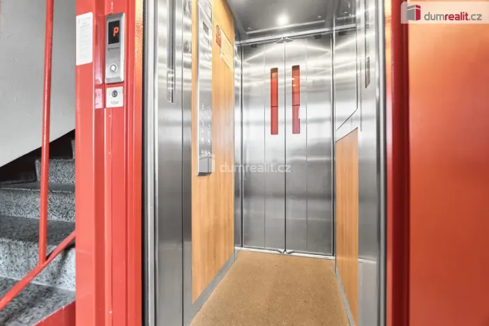 Prodej bytu 1+1, Ostrov, Družební, 41 m2