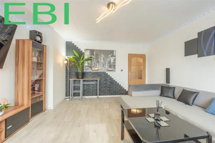 Prodej bytu 3+1, Červený Újezd, U Okálu, 62 m2