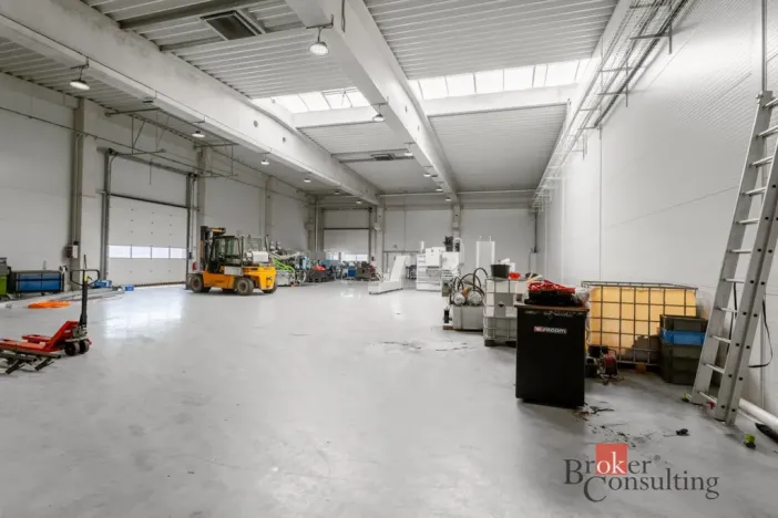 Pronájem výrobních prostor, Uherský Brod, Nivnická, 2850 m2