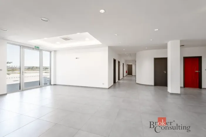 Pronájem výrobních prostor, Uherský Brod, Nivnická, 2850 m2