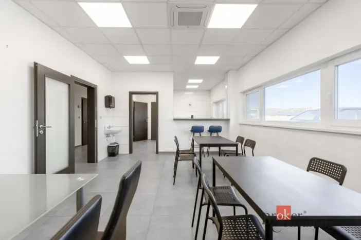 Pronájem výrobních prostor, Uherský Brod, Nivnická, 2850 m2