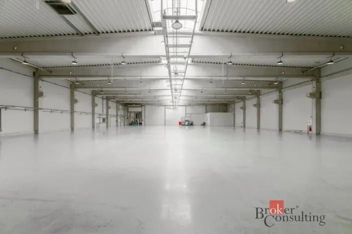Pronájem výrobních prostor, Uherský Brod, Nivnická, 2850 m2