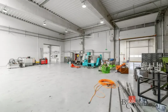 Pronájem výrobních prostor, Uherský Brod, Nivnická, 2850 m2