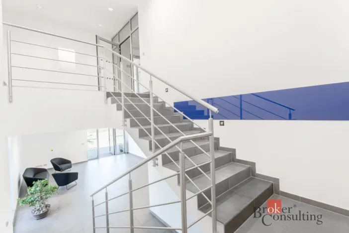 Pronájem výrobních prostor, Uherský Brod, Nivnická, 2850 m2