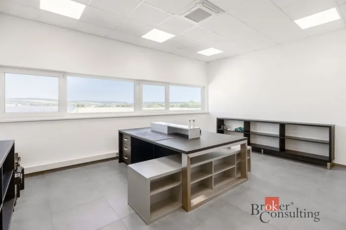 Pronájem výrobních prostor, Uherský Brod, Nivnická, 2850 m2
