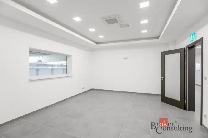 Pronájem výrobních prostor, Uherský Brod, Nivnická, 2850 m2