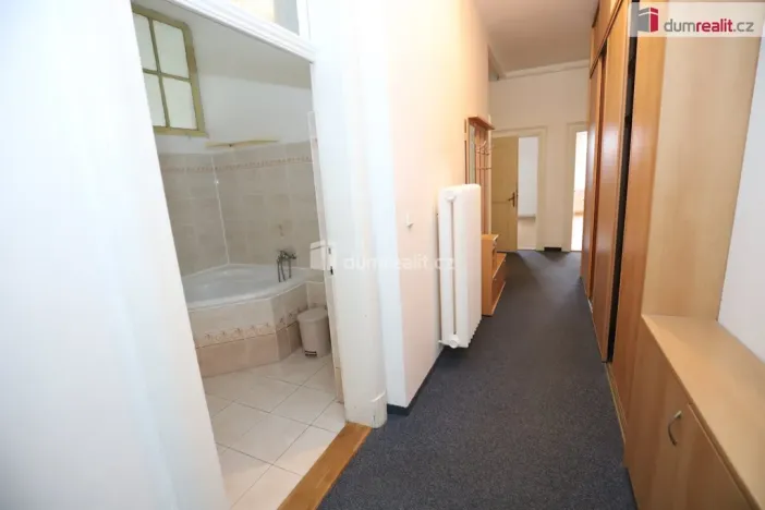 Pronájem bytu 4+1, Karlovy Vary, Moskevská, 130 m2