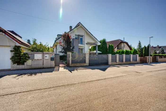 Prodej rodinného domu, Kladno, Ve Strnadovně, 228 m2
