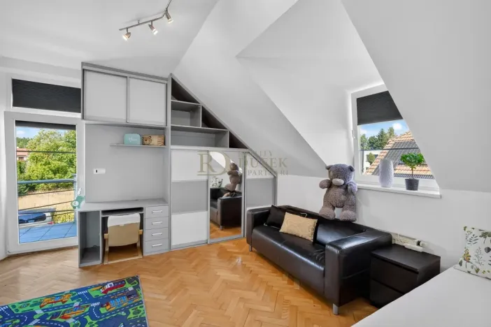 Prodej rodinného domu, Kladno, Ve Strnadovně, 228 m2