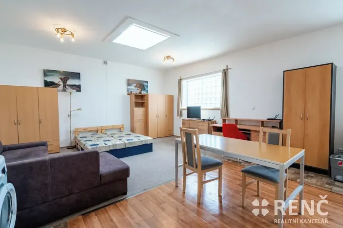 Pronájem bytu 1+kk, Moravany, Vnitřní, 42 m2