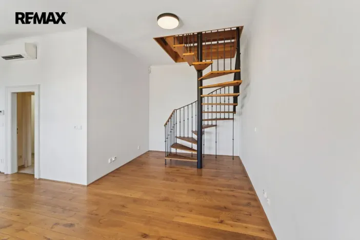 Pronájem bytu 2+kk, Praha - Nové Město, Masarykovo nábřeží, 100 m2