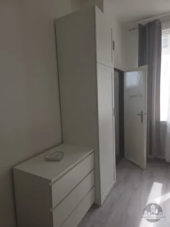 Pronájem bytu 1+kk, Praha - Karlín, Křižíkova, 30 m2