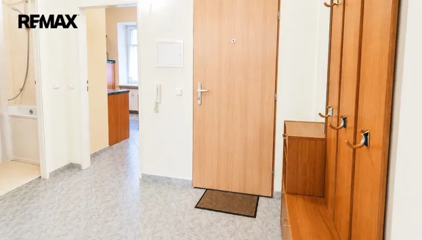 Pronájem bytu 2+1, Karlovy Vary, Foersterova, 57 m2