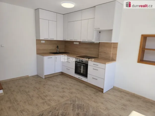 Pronájem bytu 3+kk, Straky, 74 m2