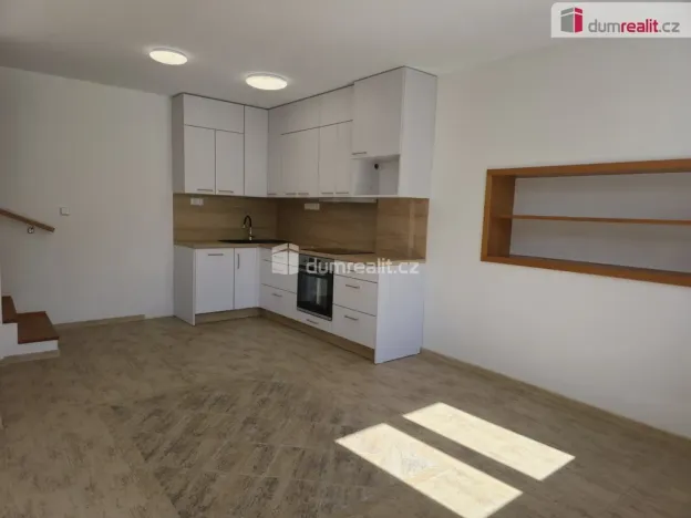 Pronájem bytu 3+kk, Straky, 74 m2