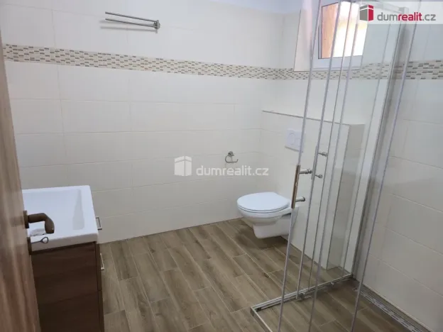 Pronájem bytu 4+kk, Straky, 75 m2