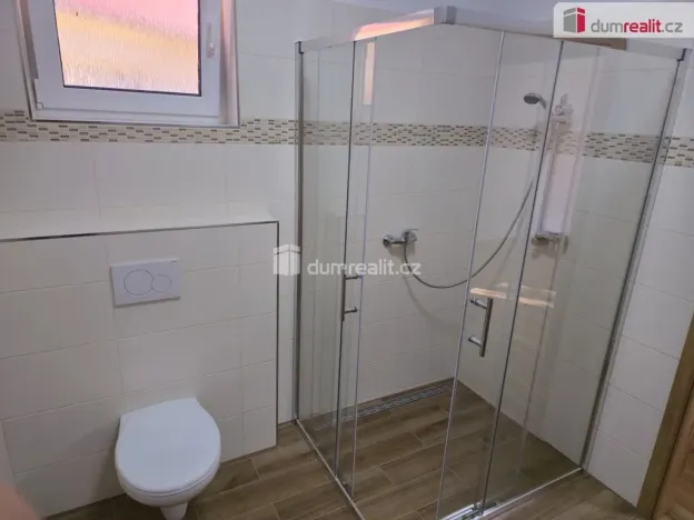 Pronájem bytu 4+kk, Straky, 75 m2