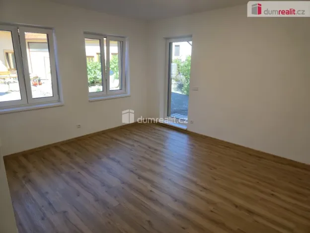 Pronájem bytu 4+kk, Straky, 75 m2