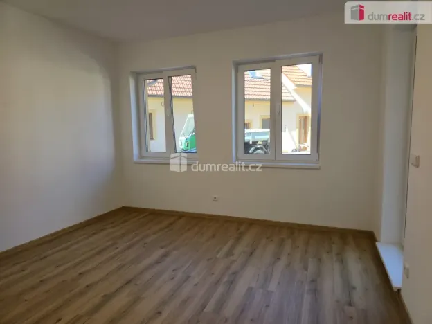 Pronájem bytu 4+kk, Straky, 75 m2