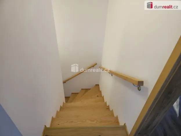 Pronájem bytu 4+kk, Straky, 75 m2