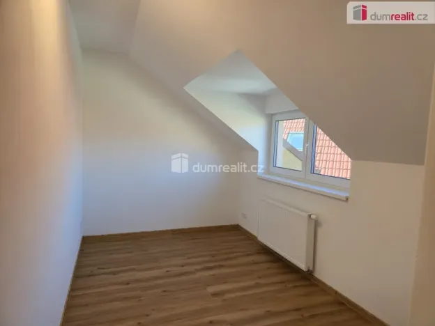 Pronájem bytu 4+kk, Straky, 75 m2