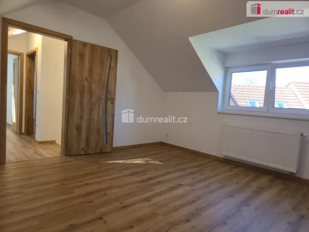 Pronájem bytu 4+kk, Straky, 75 m2