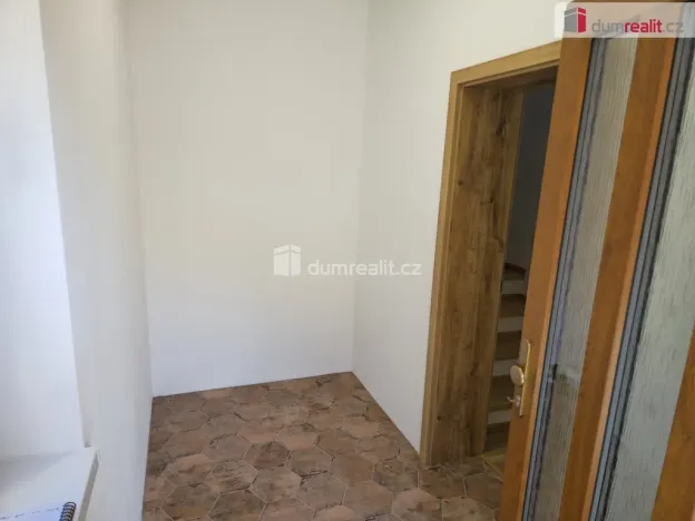Pronájem bytu 4+kk, Straky, 75 m2
