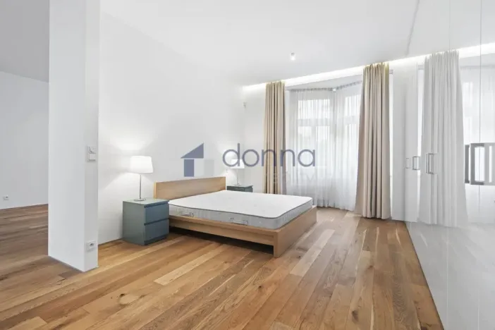 Pronájem bytu 3+kk, Praha, Laubova, 109 m2